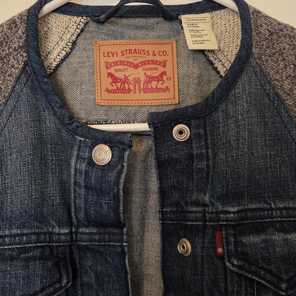 Levi's Women's Denim Jacket with Gray Knit Sleeves XS Bomber - Picture 3 of 13